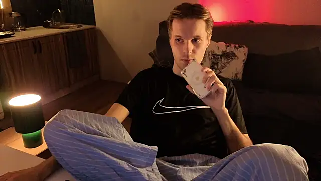 Snapshot of Leonnextdoor chatting on 02-04-26, 07:09 Leonnextdoor online show from 02-04-26, 07:09