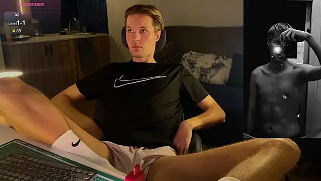 Snapshot of Leonnextdoor chatting on 02-07-26, 07:17 Leonnextdoor online show from 02-07-26, 07:17