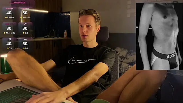 Snapshot of Leonnextdoor chatting on 02-12-26, 06:25 Leonnextdoor online show from 02-12-26, 06:25