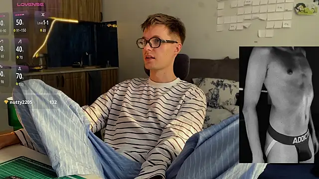 Snapshot of Leonnextdoor chatting on 02-25-26, 10:03 Leonnextdoor online show from 02-25-26, 10:03