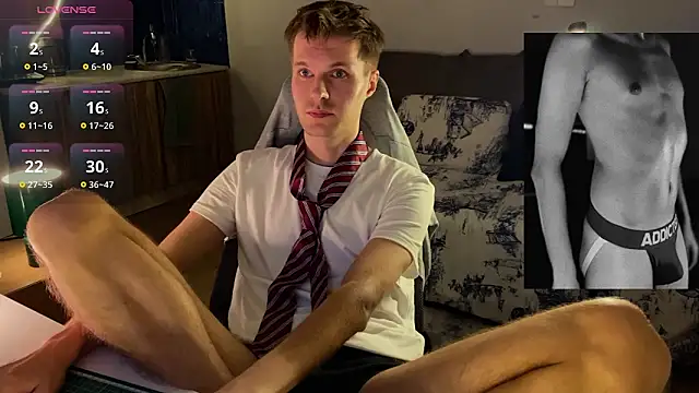 Snapshot of Leonnextdoor chatting on 03-09-26, 04:11 Leonnextdoor online show from 03-09-26, 04:11