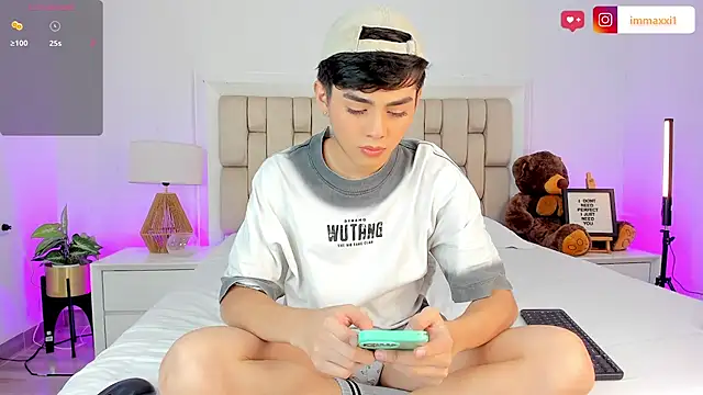 Maxi little online show from 11-22-25, 08:52