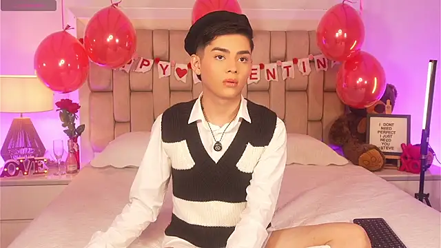 Snapshot of Maxi_little chatting on 02-14-26, 08:27 Maxi little online show from 02-14-26, 08:27