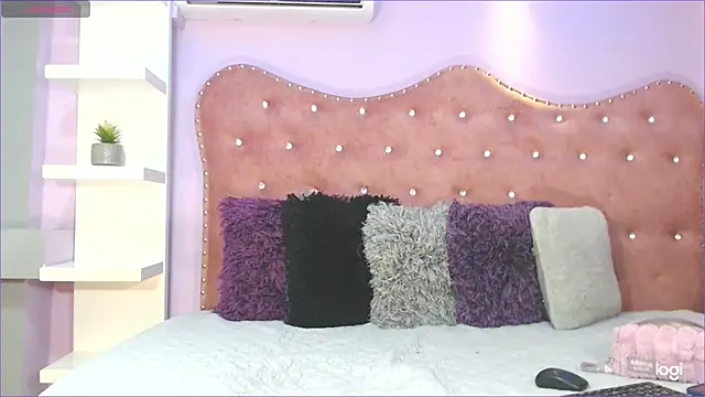 Snapshot of Annabelle-Villareal chatting on 02-13-25, 07:52 Annabelle-Villareal online show from 02-13-25, 07:52
