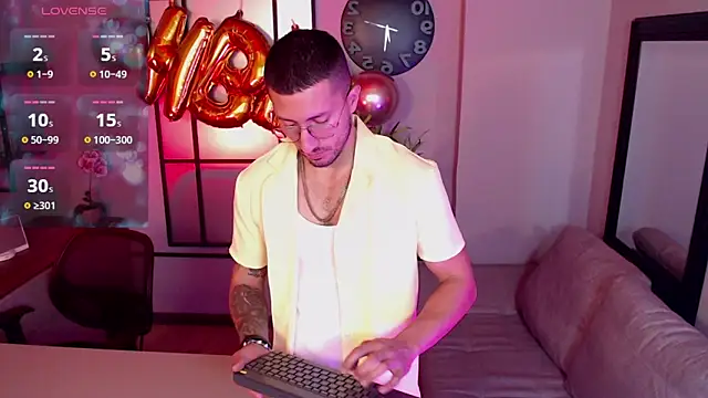 Snapshot of Nathan_rivers chatting on 01-18-25, 11:32 Nathan rivers online show from 01-18-25, 11:32