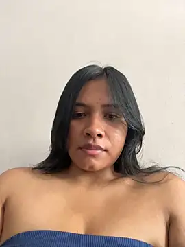 Snapshot of Ninabrunette18 chatting on 12-29-24, 04:30 Ninabrunette18 online show from 12-29-24, 04:30