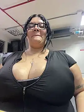 Snapshot of violeta_candyy_ chatting on 02-26-26, 02:21 violeta candyy online show from 02-26-26, 02:21