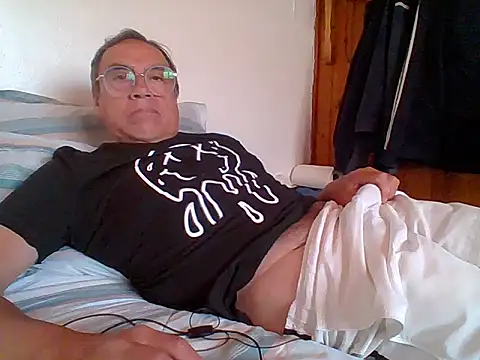 santiagon2015 online show from 12-30-24, 07:00