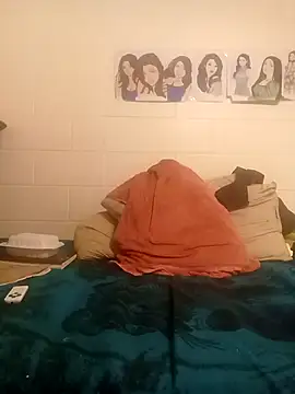 Snapshot of k1oudE chatting on 09-19-25, 04:58 k1oudE online show from 09-19-25, 04:58