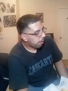 Snapshot of k1oudE chatting on 10-24-25, 05:04 k1oudE online show from 10-24-25, 05:04