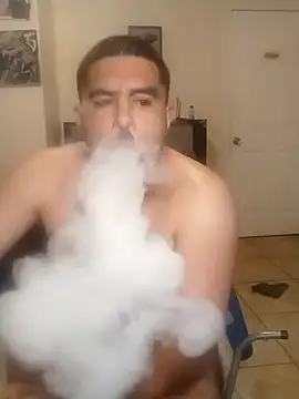 Snapshot of k1oudE chatting on 10-25-25, 05:15 k1oudE online show from 10-25-25, 05:15