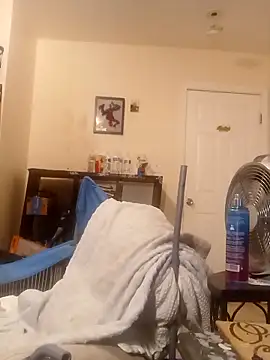 Snapshot of k1oudE chatting on 11-18-25, 05:12 k1oudE online show from 11-18-25, 05:12