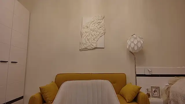 Snapshot of HelenBenit chatting on 03-05-26, 01:34 HelenBenit online show from 03-05-26, 01:34