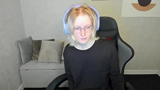 Snapshot of ElizabethHarpper chatting on 09-25-25, 01:09 ElizabethHarpper online show from 09-25-25, 01:09