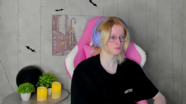 ElizabethHarpper online show from 11-04-25, 01:05