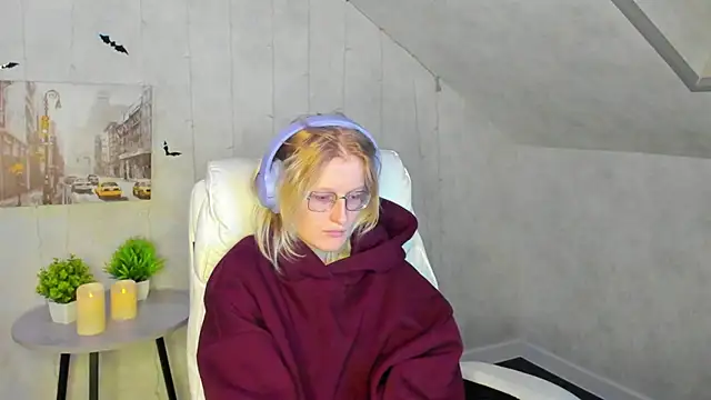 ElizabethHarpper online show from 11-19-25, 01:27