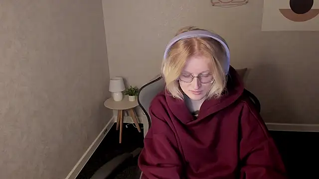 ElizabethHarpper online show from 11-22-25, 01:15