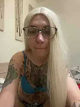 Snapshot of Bunny-xiel chatting on 02-03-25, 10:43 Bunny-xiel online show from 02-03-25, 10:43