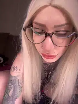 Snapshot of Bunny-xiel chatting on 02-16-25, 04:20 Bunny-xiel online show from 02-16-25, 04:20