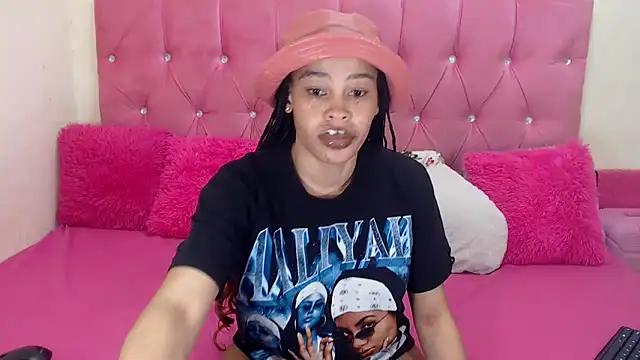 Snapshot of naughtiest_baddy chatting on 09-19-25, 04:29 naughtiest baddy online show from 09-19-25, 04:29