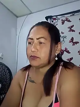 Snapshot of Abigail_BigTits chatting on 03-11-25, 03:05 Abigail BigTits online show from 03-11-25, 03:05