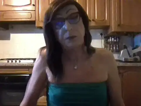 Snapshot of Tiabet chatting on 05-15-26, 08:27 Tiabet online show from 05-15-26, 08:27