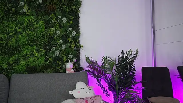 Snapshot of amiraroshen chatting on 11-22-25, 07:46 amiraroshen online show from 11-22-25, 07:46