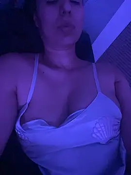 Snapshot of womantall99 chatting on 10-10-25, 03:05 womantall99 online show from 10-10-25, 03:05