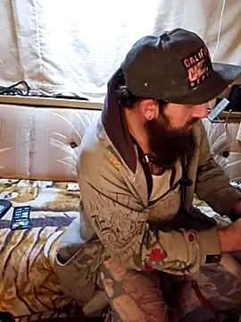 Snapshot of StruggleSnuggles chatting on 10-24-25, 03:36 StruggleSnuggles online show from 10-24-25, 03:36