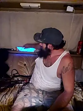 Snapshot of StruggleSnuggles chatting on 11-01-25, 02:57 StruggleSnuggles online show from 11-01-25, 02:57