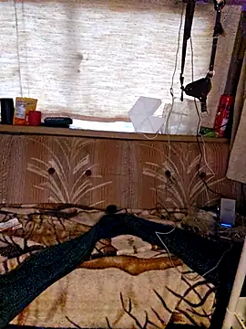 Snapshot of StruggleSnuggles chatting on 11-05-25, 11:49 StruggleSnuggles online show from 11-05-25, 11:49