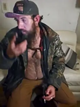 Snapshot of StruggleSnuggles chatting on 11-10-25, 01:04 StruggleSnuggles online show from 11-10-25, 01:04