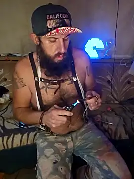 Snapshot of StruggleSnuggles chatting on 11-17-25, 05:35 StruggleSnuggles online show from 11-17-25, 05:35