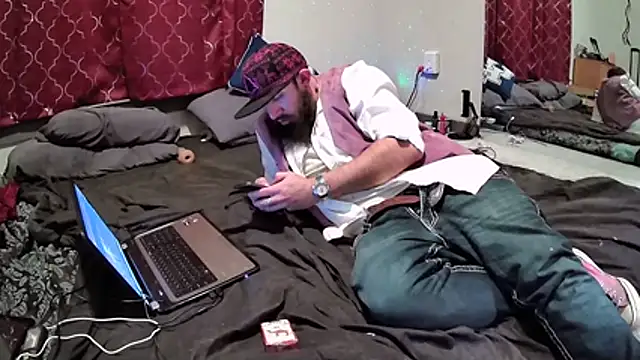 Snapshot of StruggleSnuggles chatting on 12-03-25, 05:26 StruggleSnuggles online show from 12-03-25, 05:26