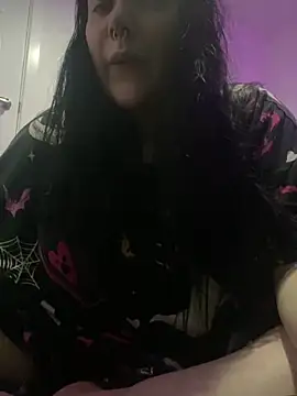 Snapshot of Gothicsiren chatting on 02-04-25, 12:08 Gothicsiren online show from 02-04-25, 12:08