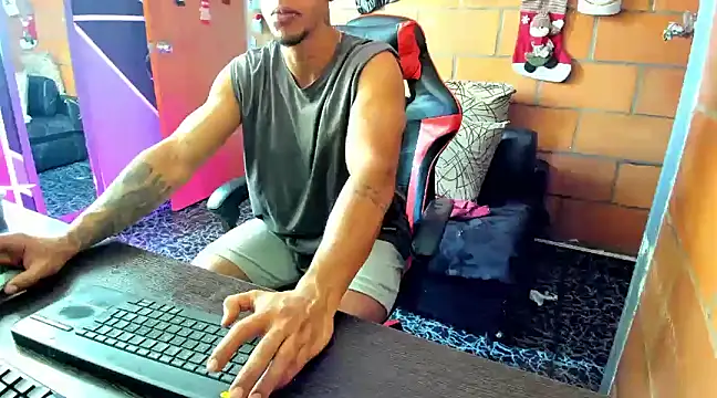 Adam Valenciia online show from 01-06-25, 06:31