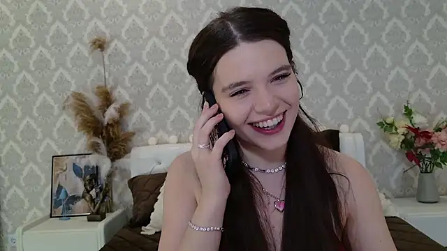 Snapshot of Nellie_Medina chatting on 02-18-25, 08:25 Nellie Medina online show from 02-18-25, 08:25