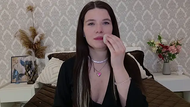 Snapshot of Nellie_Medina chatting on 02-25-25, 02:03 Nellie Medina online show from 02-25-25, 02:03