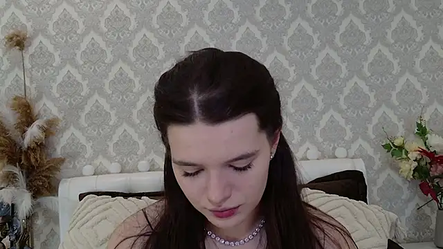 Snapshot of Nellie_Medina chatting on 02-25-25, 08:30 Nellie Medina online show from 02-25-25, 08:30