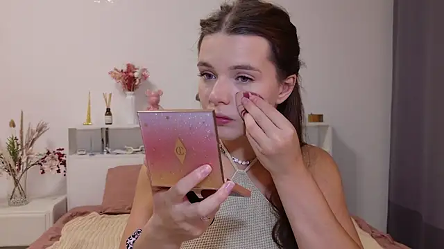 Snapshot of Nellie_Medina chatting on 09-23-25, 07:17 Nellie Medina online show from 09-23-25, 07:17