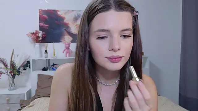 Snapshot of Nellie_Medina chatting on 10-28-25, 08:11 Nellie Medina online show from 10-28-25, 08:11