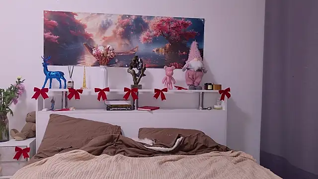 Snapshot of Nellie_Medina chatting on 12-14-25, 04:34 Nellie Medina online show from 12-14-25, 04:34