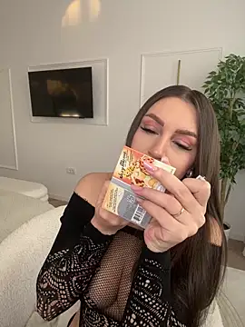 Snapshot of claraxjoyy chatting on 02-10-26, 05:44 claraxjoyy online show from 02-10-26, 05:44