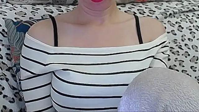 Snapshot of SquirtyEleanor chatting on 10-06-25, 07:28 SquirtyEleanor online show from 10-06-25, 07:28