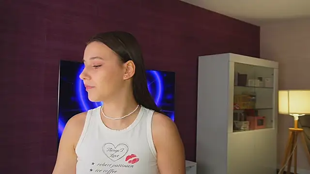 Snapshot of linda_x_x chatting on 10-23-25, 10:03 linda x x online show from 10-23-25, 10:03