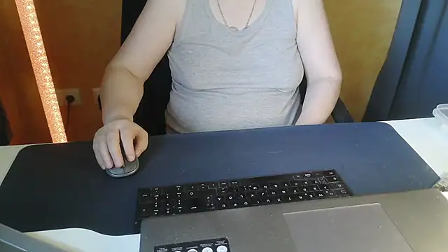 Snapshot of Sweet_Phoenix chatting on 06-19-26, 01:15 Sweet Phoenix online show from 06-19-26, 01:15