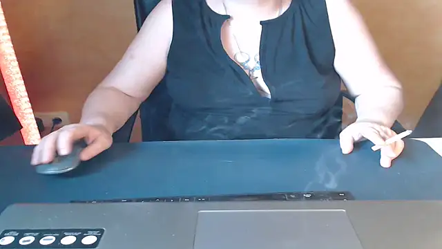 Snapshot of Sweet_Phoenix chatting on 07-14-26, 10:43 Sweet Phoenix online show from 07-14-26, 10:43