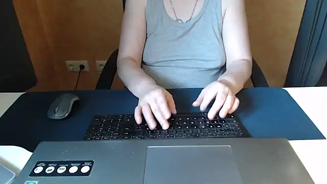 Snapshot of Sweet_Phoenix chatting on 07-18-26, 07:34 Sweet Phoenix online show from 07-18-26, 07:34