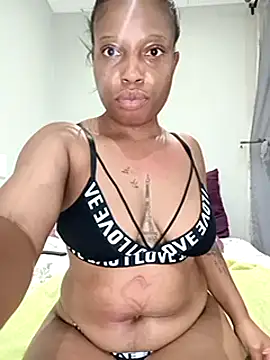 Snapshot of Thando04 chatting on 01-18-25, 09:45 Thando04 online show from 01-18-25, 09:45