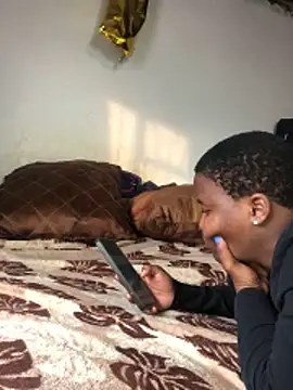 Snapshot of MKbesxxx chatting on 12-18-25, 04:02 MKbesxxx online show from 12-18-25, 04:02